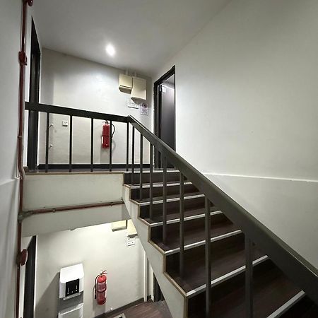 1St Living Subang Hotel Subang Jaya Exterior photo